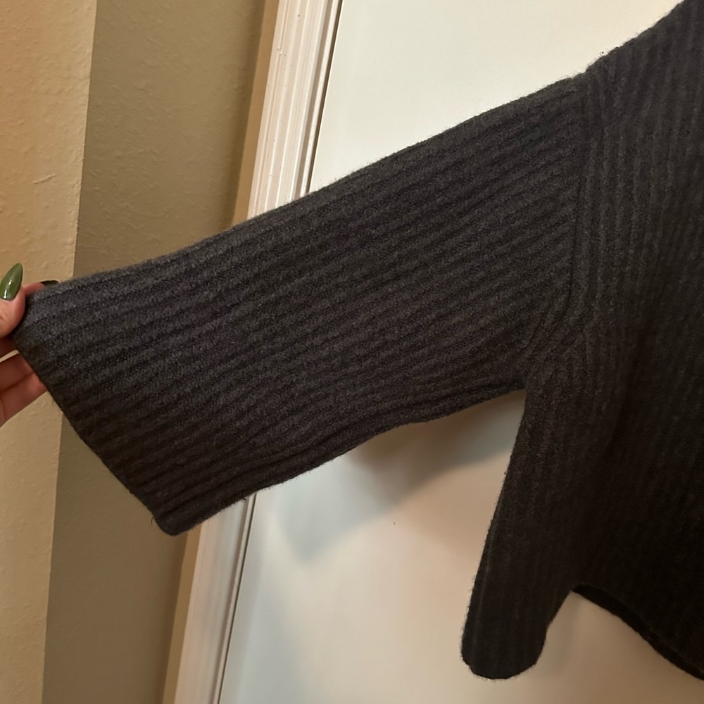 Nanushka oversized gray sweater - Picture 2 of 7